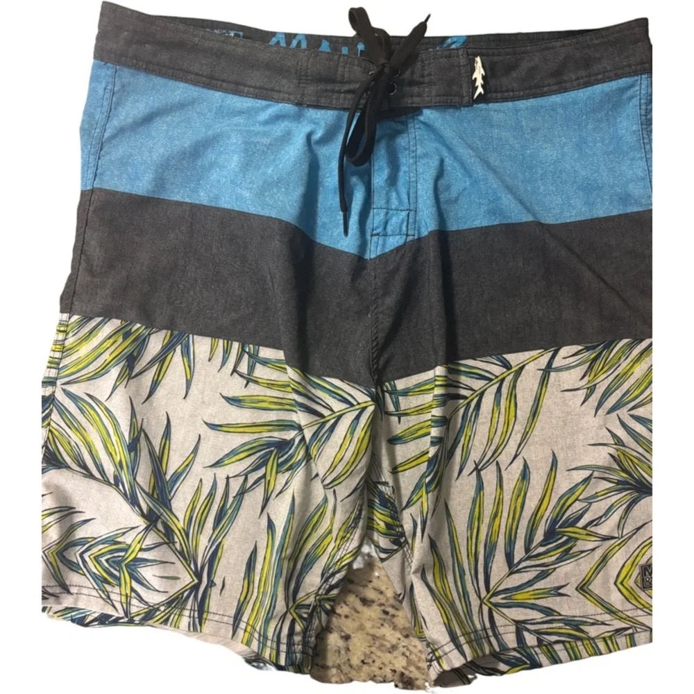 Maui and Sons 4-Way Stretch Shark Board Shorts Mens Size 38 (38x10)